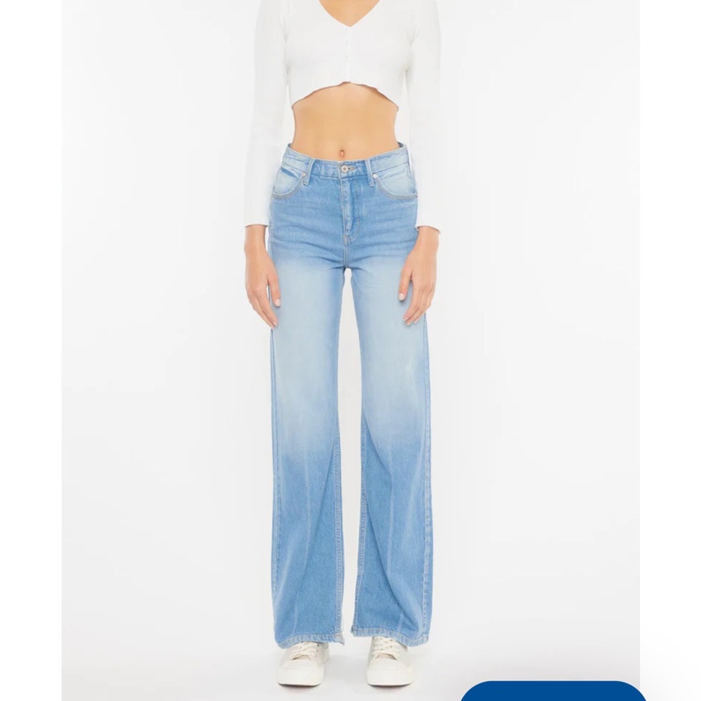 KanCan women’s Jeans Janna Highrise 90’s flare light wash size 3/25.